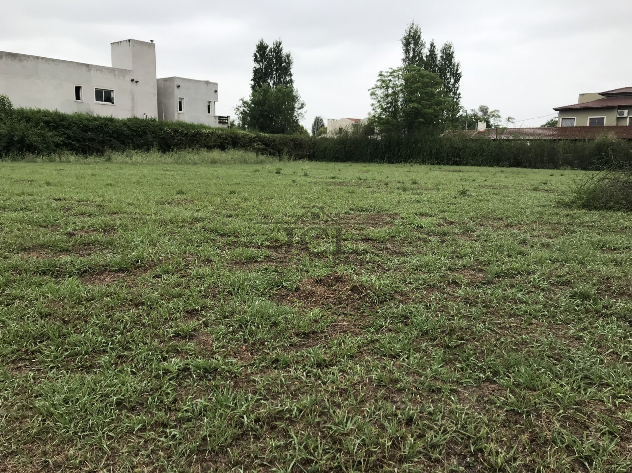 VENTA TERRENO B° PRIVADO LOS OLMOS